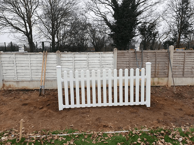 Plástico resistente a UV e fácil de montar Painel de PVC 8x8 Cerca de fazenda Jardim Marca treliça de esgrima Nova privacidade Cerca de vinil branco