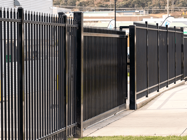 Cerca de piquete de aço preto revestida a pó de alta qualidade, painéis de cerca de alumínio tubulares de metal com lança superior para jardim